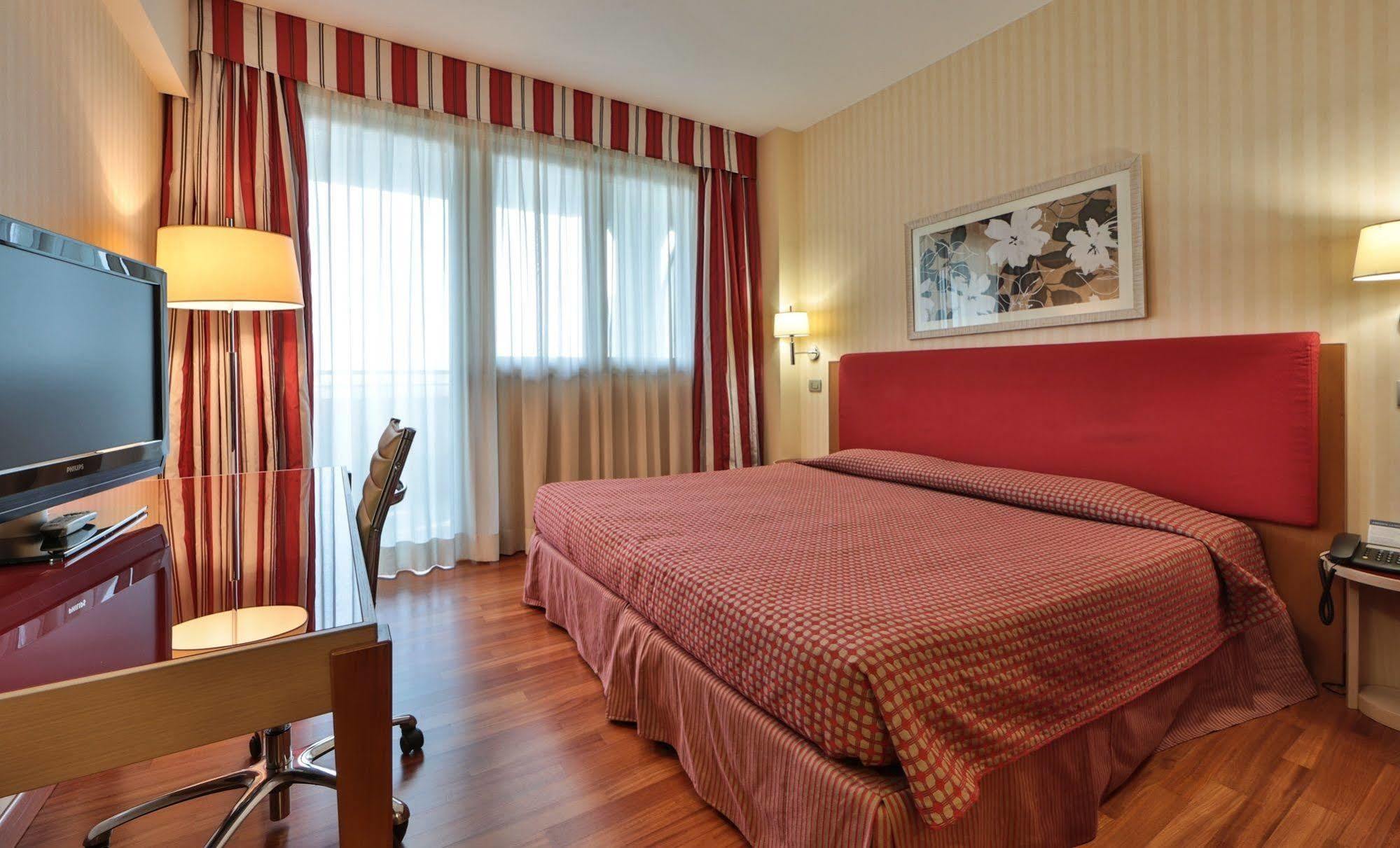 Unaway Hotel & Residence Quark Due Milano Екстериор снимка