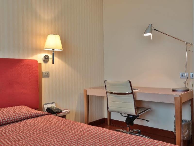 Unaway Hotel & Residence Quark Due Milano Екстериор снимка