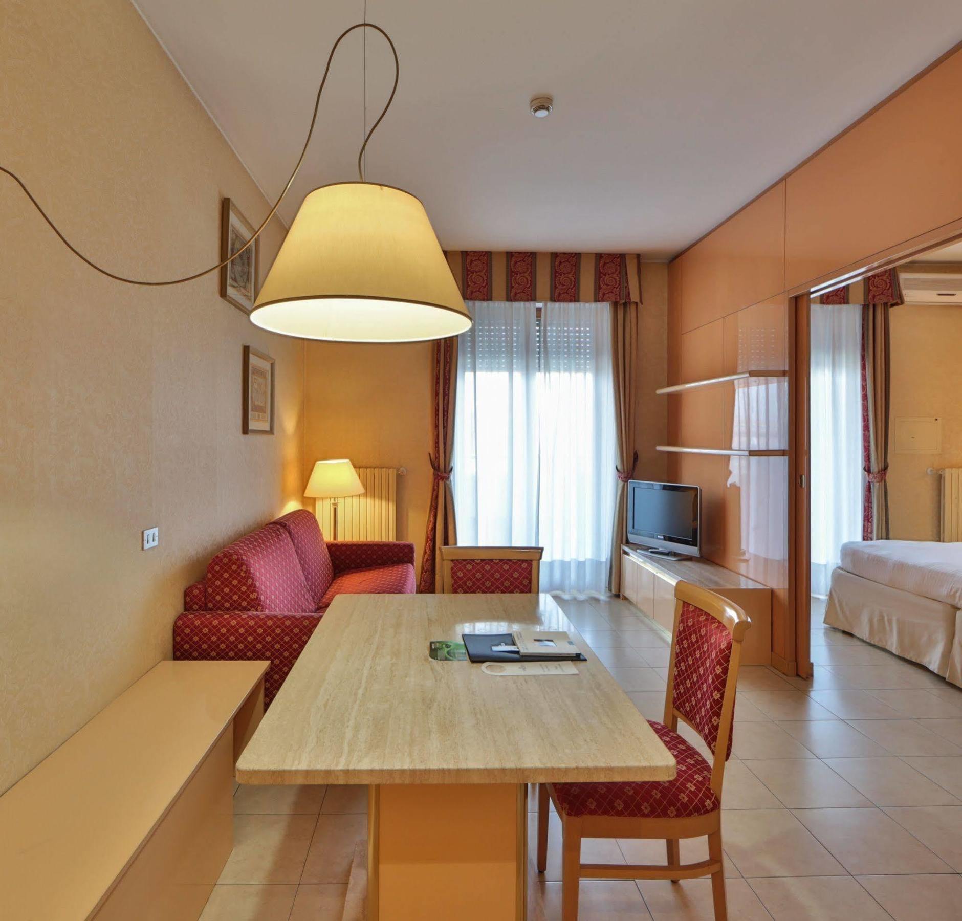Unaway Hotel & Residence Quark Due Milano Екстериор снимка