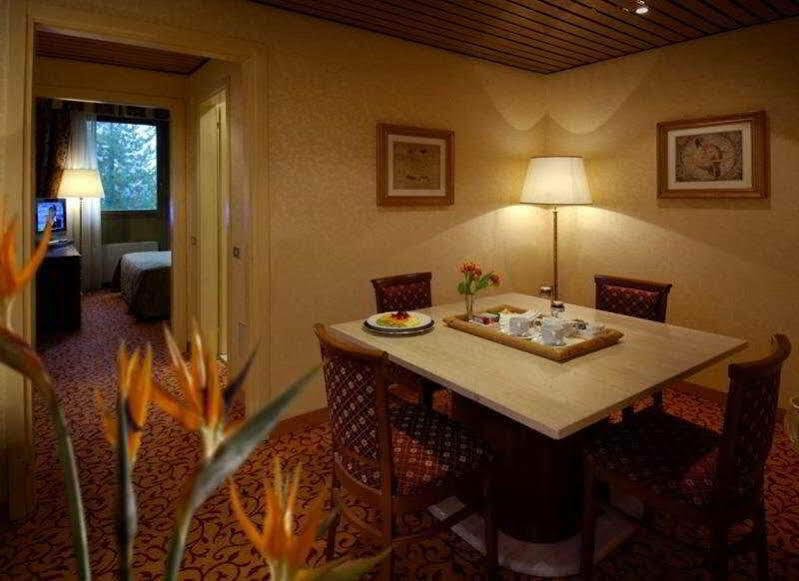 Unaway Hotel & Residence Quark Due Milano Екстериор снимка